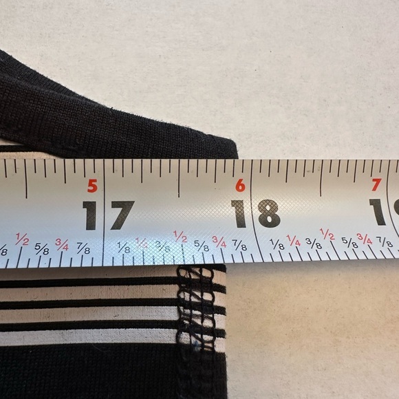 Nike Women’s Small Just Do It Dri-Fit Tank Top Black White Work Out Exercise - Picture 7 of 8